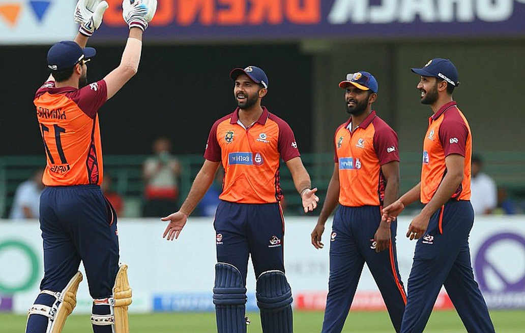 মাইক ছাড়িয়ে যায় না মাঠের গল্প: পাকিস্তান-শ্রীলঙ্কা সিরিজের ঘোষণাপত্রে লুকিয়ে থাকা তিনটি সংকেত মাইক ছাড়িয়ে যায় না মাঠের গল্প: পাকিস্তান-শ্রীলঙ্কা সিরিজের ঘোষণাপত্রে লুকিয়ে থাকা তিনটি সংকেত
