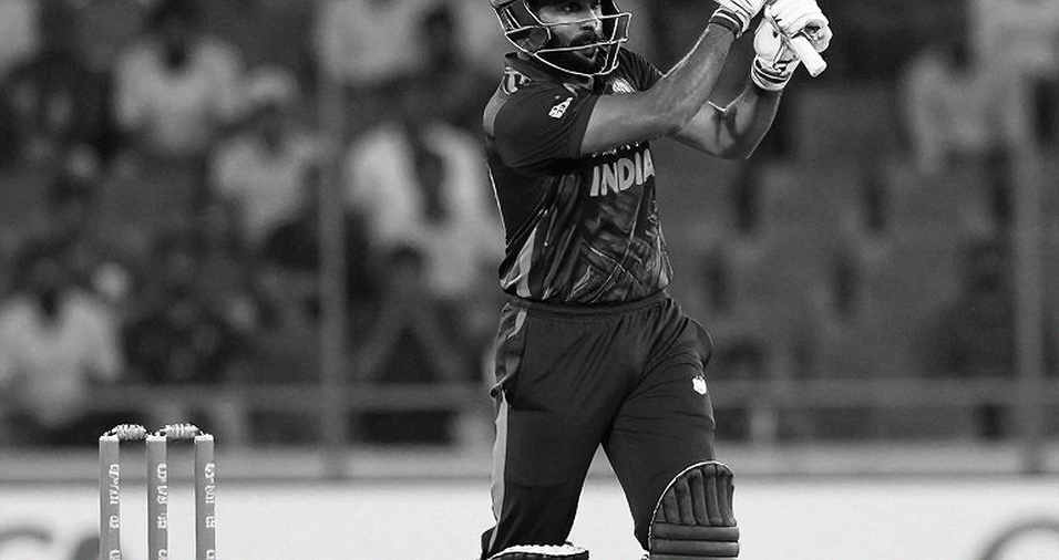 ২৫.৩ ওভারে ১১০: লাহোরে পাকিস্তানের ব্যাটিং ভাঙন কেন ফেজ-ব্যর্থতার গল্প