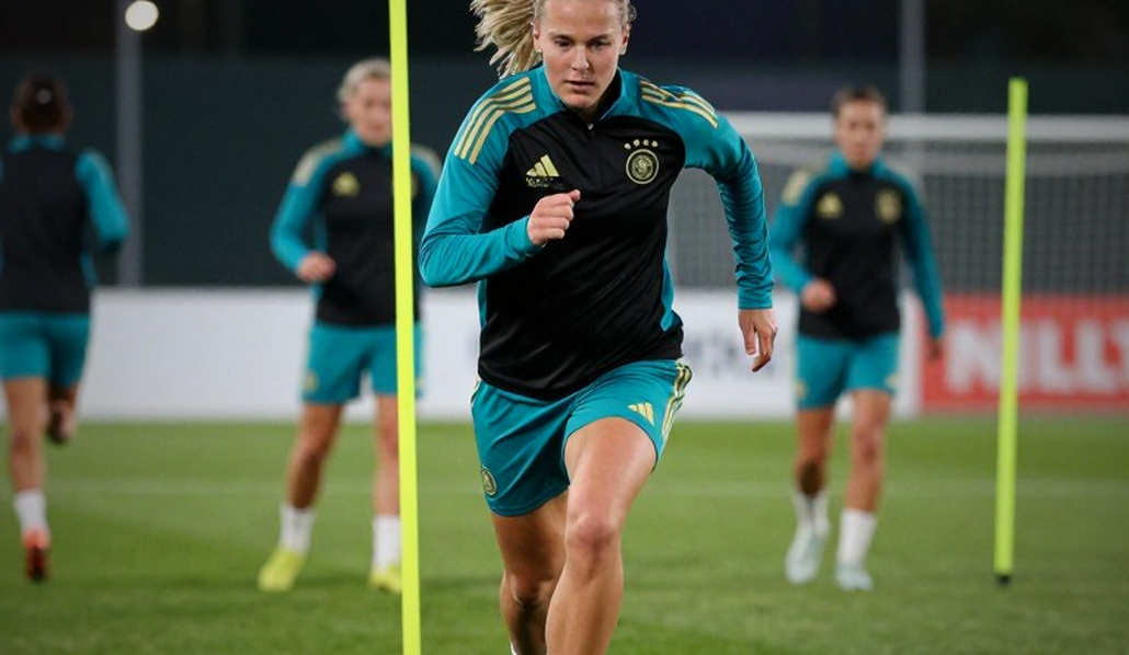 Gakpo's Ankle, Isak's 'Minor' — The Frame Nobody Is Auditing Before Manchester City Gakpo's Ankle, Isak's 'Minor' — The Frame Nobody Is Auditing Before Manchester City