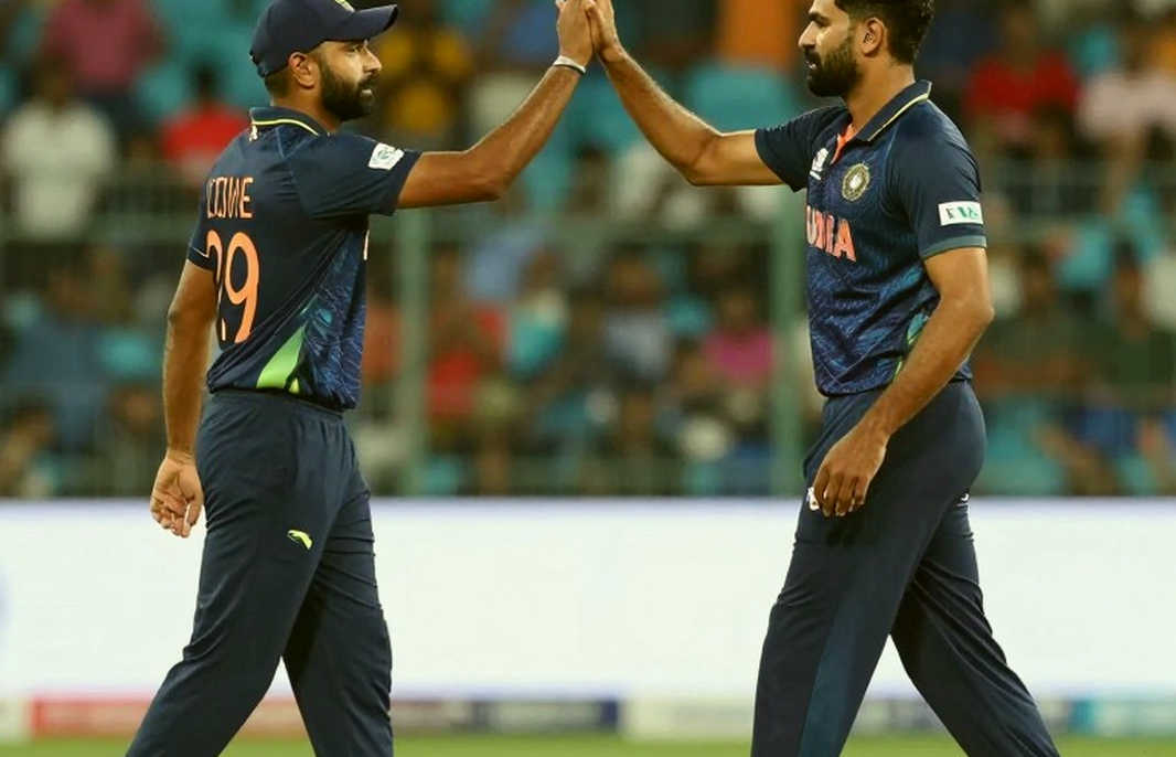 খালি স্টেডিয়ামে বুটের প্রতিধ্বনি: উপসাগরের ক্রিকেট যে গল্প ক্যামেরা কখনো দেখায় না খালি স্টেডিয়ামে বুটের প্রতিধ্বনি: উপসাগরের ক্রিকেট যে গল্প ক্যামেরা কখনো দেখায় না
