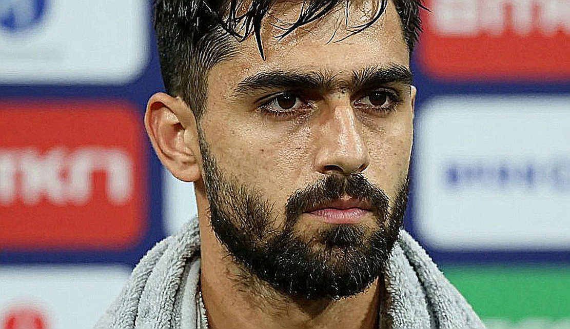 খালেদের কাউন্টি ঝড় আর আবুধাবির গরম: যে হিসাবটা গ্রুপ চ্যাটে ধরা পড়ে না